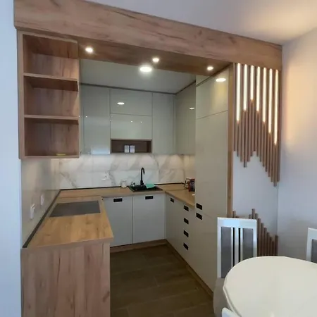 I&i 3 Bedrooms Ii דירה