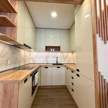 I&i 3 Bedrooms Ii דירה *